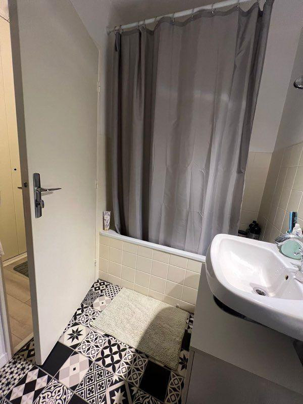 
                                                Location
                                                 Grand F1 35m² meublé en parfait état