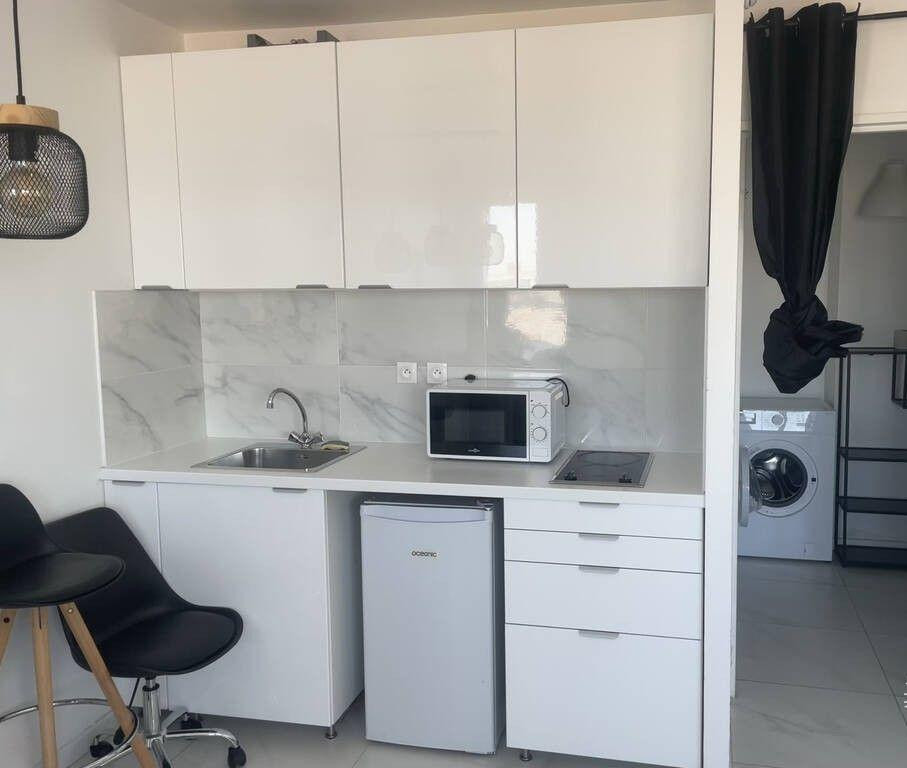 
                                                Location
                                                 Grand F1 35m² meublé Évry refait à neuf