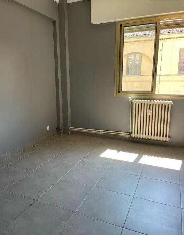 
                                                Location
                                                 Grand F2 46m² entièrement rénové très lumineux