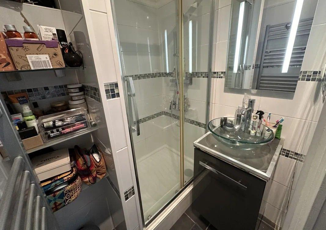 
                                                Location
                                                 Grand F2 60m² lumineux et en parfait état