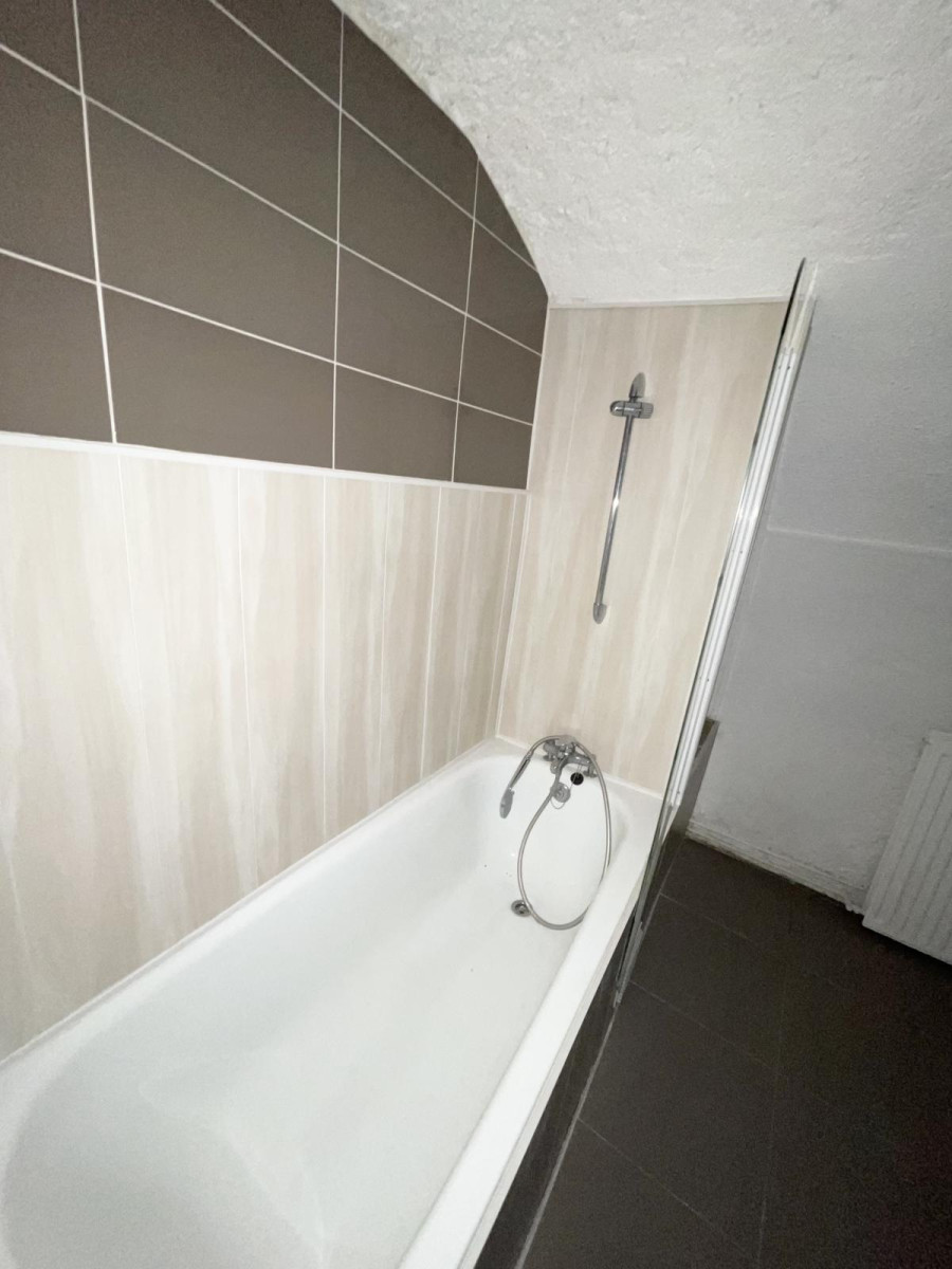 
                                                Location
                                                 Grand F2 meublé