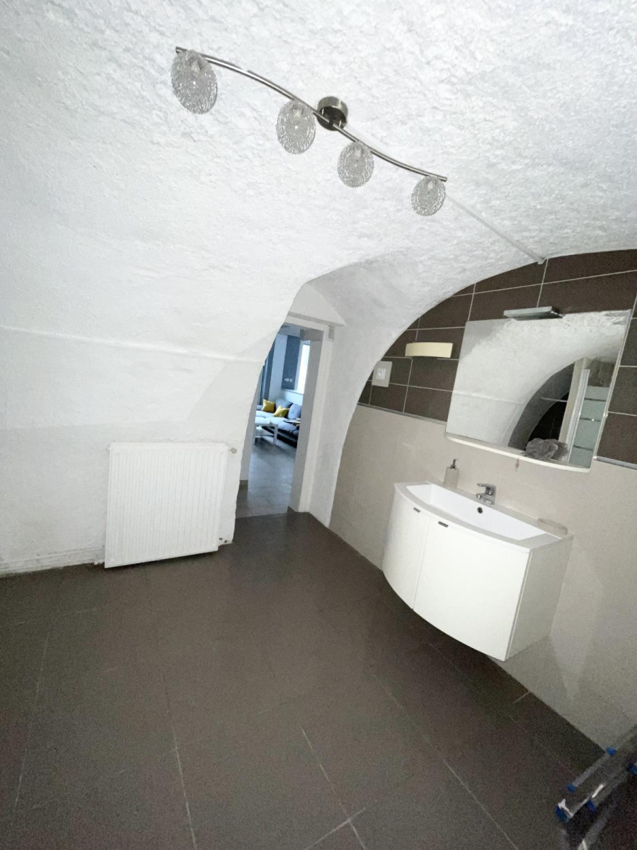 
                                                Location
                                                 Grand F2 meublé