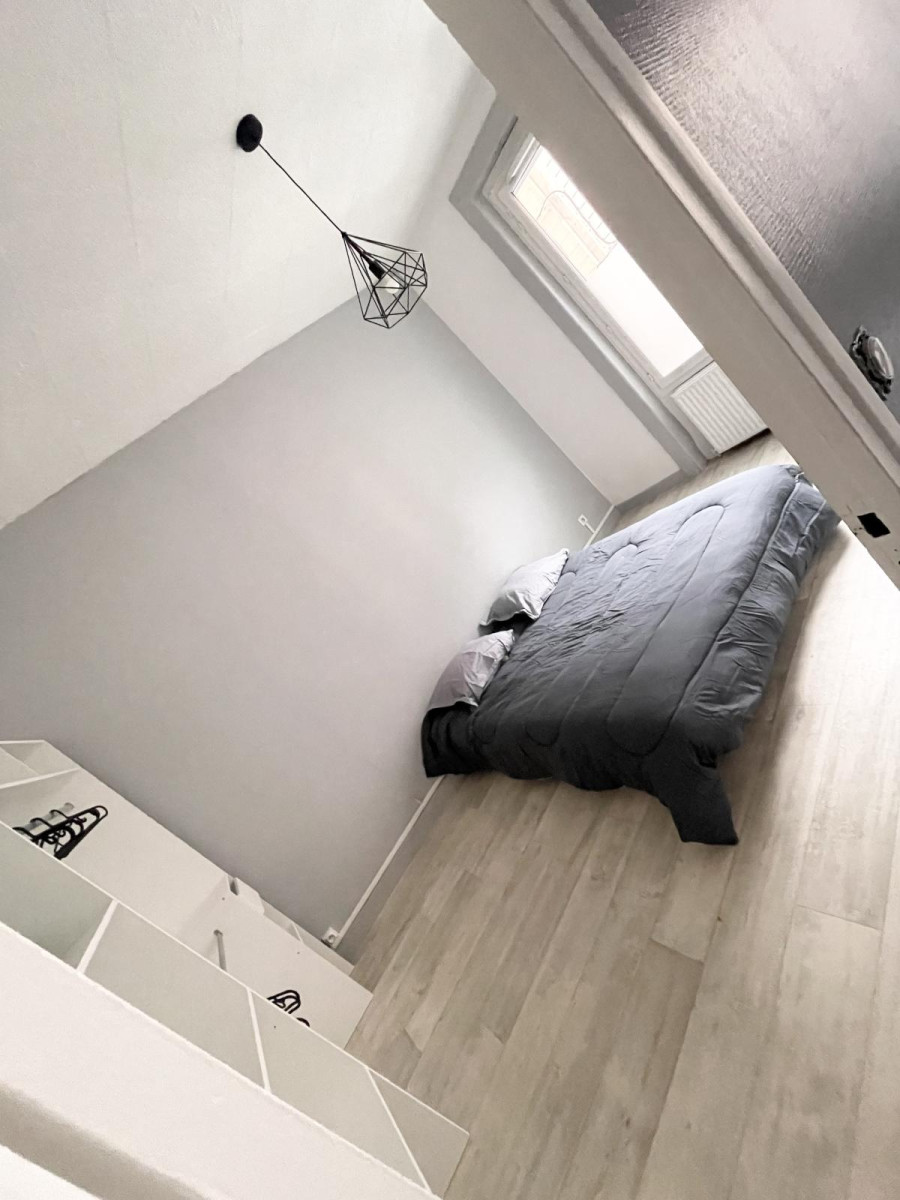 
                                                Location
                                                 Grand F2 meublé