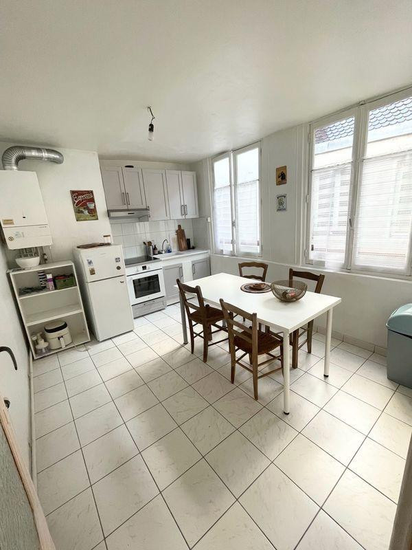 
                                                Location
                                                 Grand F2 quai saint Antoine