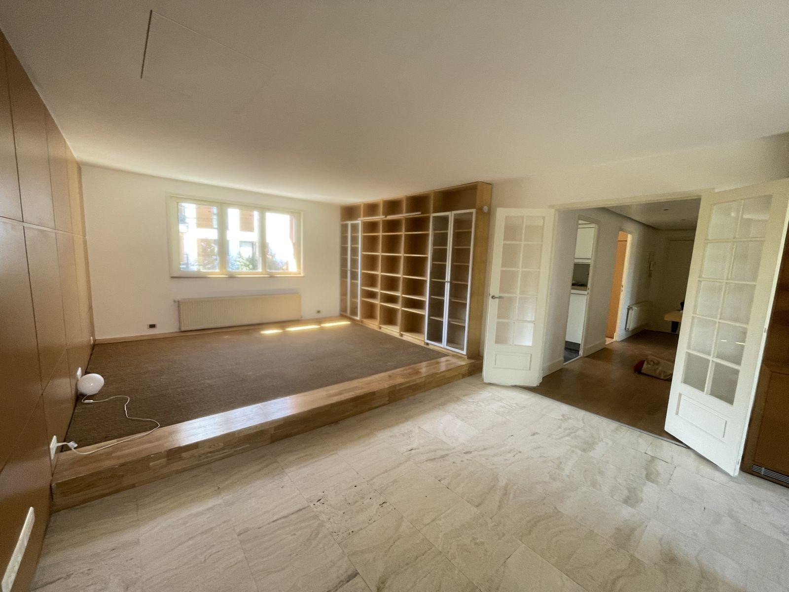 
                                                Location
                                                 Grand F4 98m² spacieux et lumineux, traversant