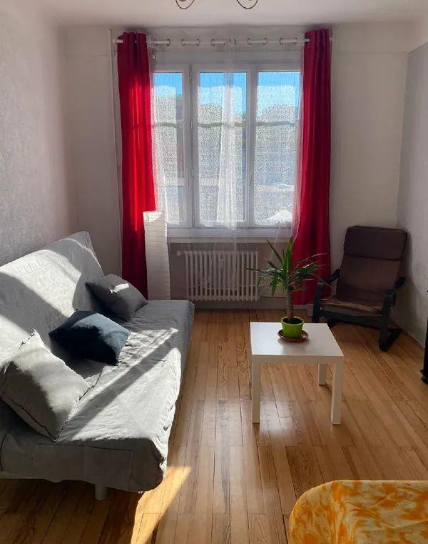 
                                                Location
                                                 Grand meublé lumineux 68m2 à Saint-Etienne