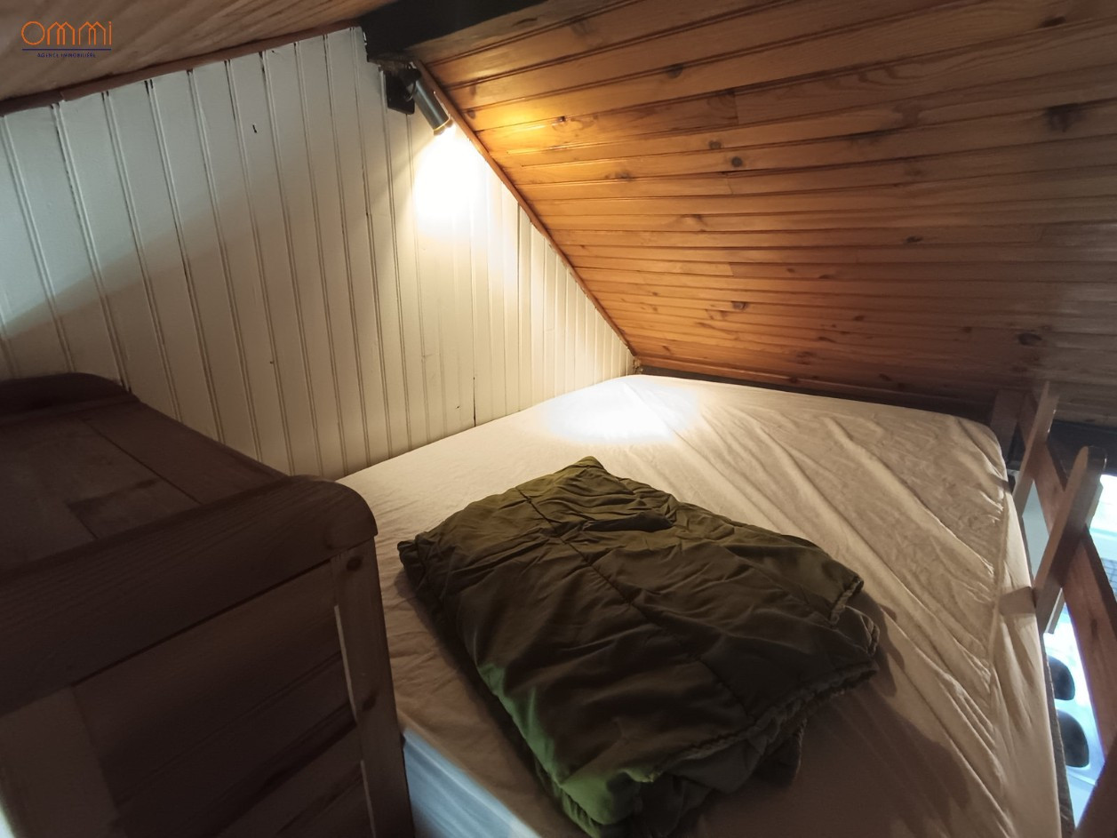 
                                                Location
                                                 Grand studio 20m2 avec mezzanine