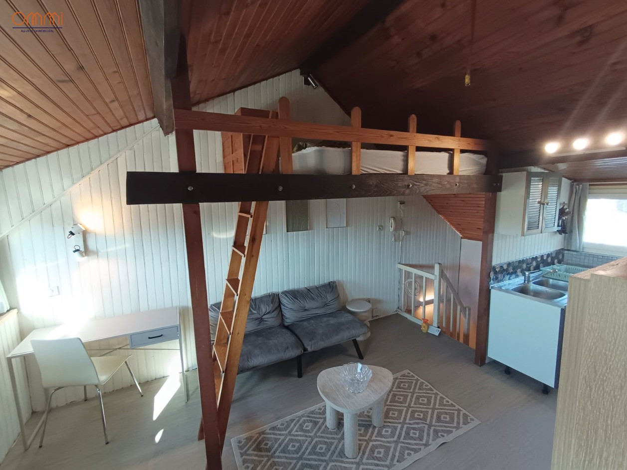 
                                                Location
                                                 Grand studio 20m2 avec mezzanine