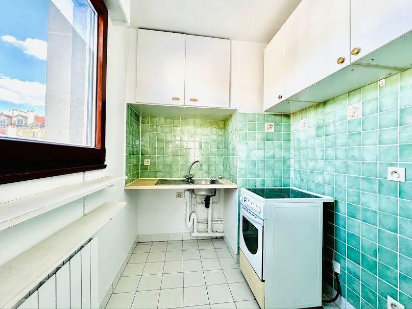 
                                                Location
                                                 Grand studio 27m2 à Courbevoie