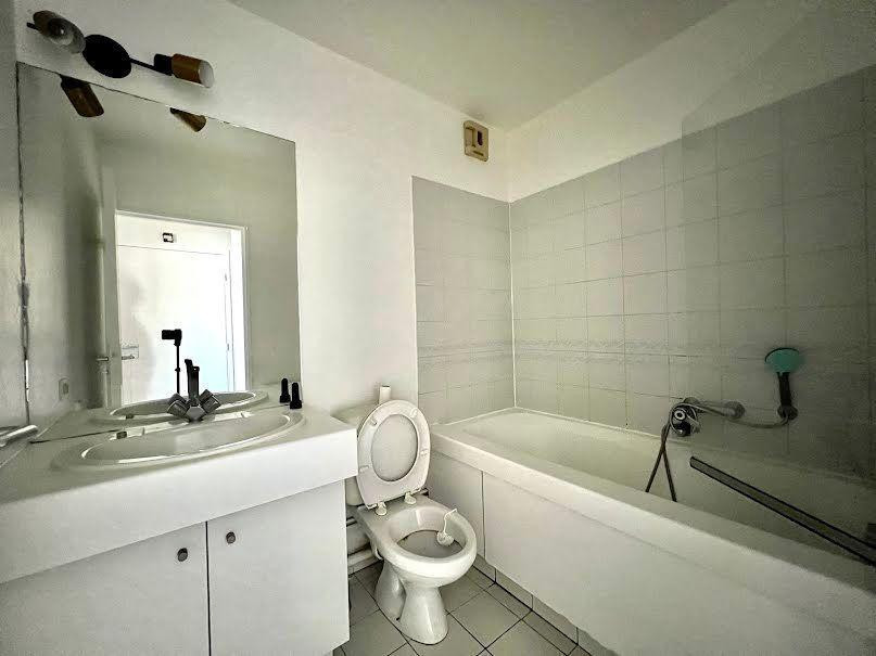 
                                                Location
                                                 Grand studio 27m2 à Courbevoie