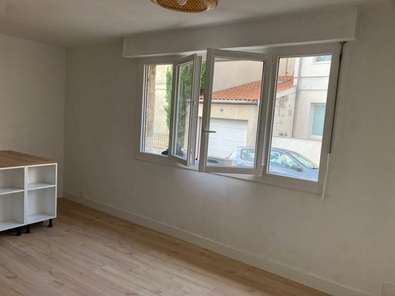 
                                                Location
                                                 Grand studio 27m2 secteur bel air, refait à neuf