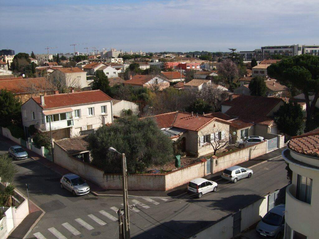 
                                                Location
                                                 Grand studio 28 m2 meublé au calme