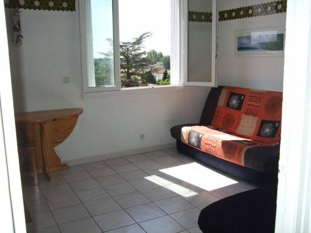 
                                                Location
                                                 Grand studio 28 m2 meublé au calme