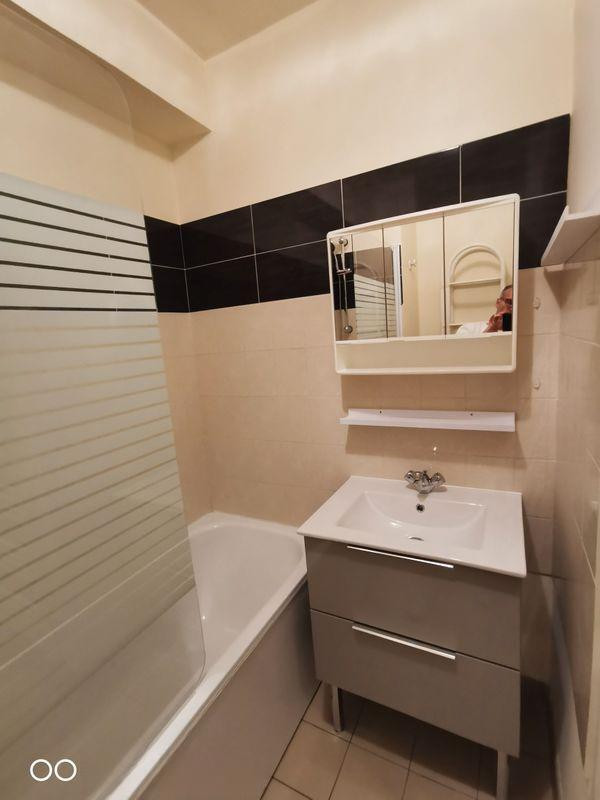 
                                                Location
                                                 Grand studio 28m² meublé + parking