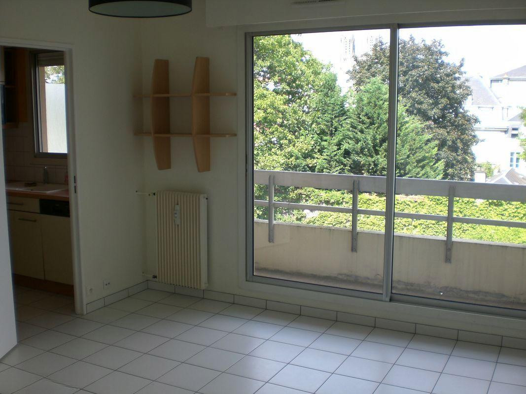 
                                                Location
                                                 Grand STUDIO/2P 31m² Hypercentre + grand balcon
