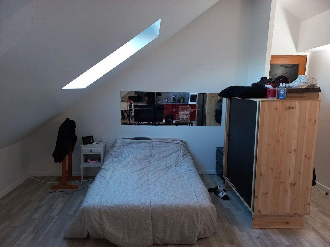 
                                                Location
                                                 Grand studio 30m2 en très bon état avec jardin