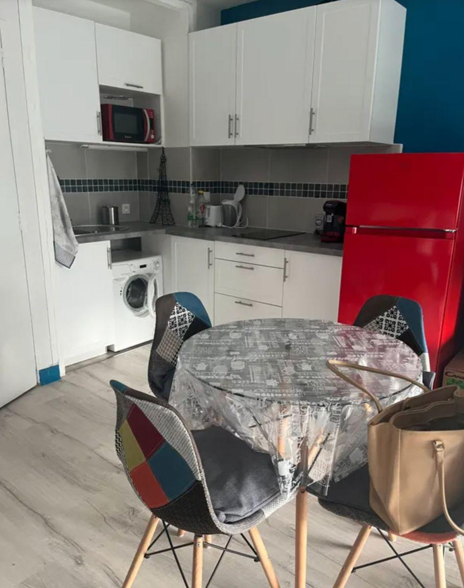 
                                                Location
                                                 Grand studio 37 m2 proche Marcadet Poissonniers