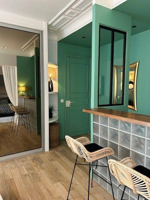 
                                                Location
                                                 Grand studio 39m2 - Paris 16