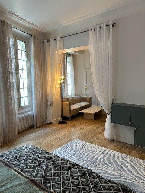 
                                                Location
                                                 Grand studio 39m2 - Paris 16