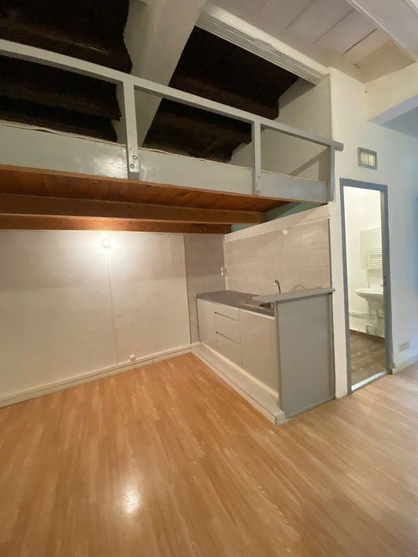 
                                                Location
                                                 Grand studio 40m² au centre du Vieux Lyon