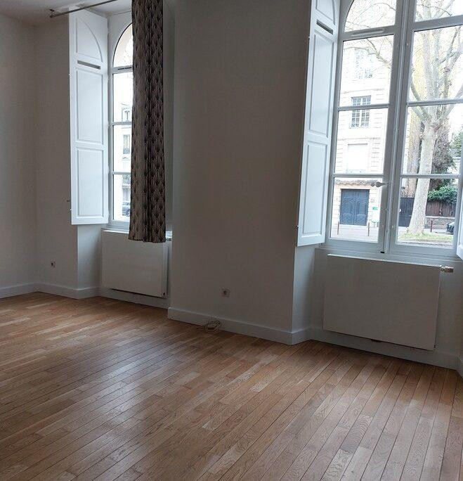 
                                                Location
                                                 Grand Studio 50 M2 à louer à Versailles