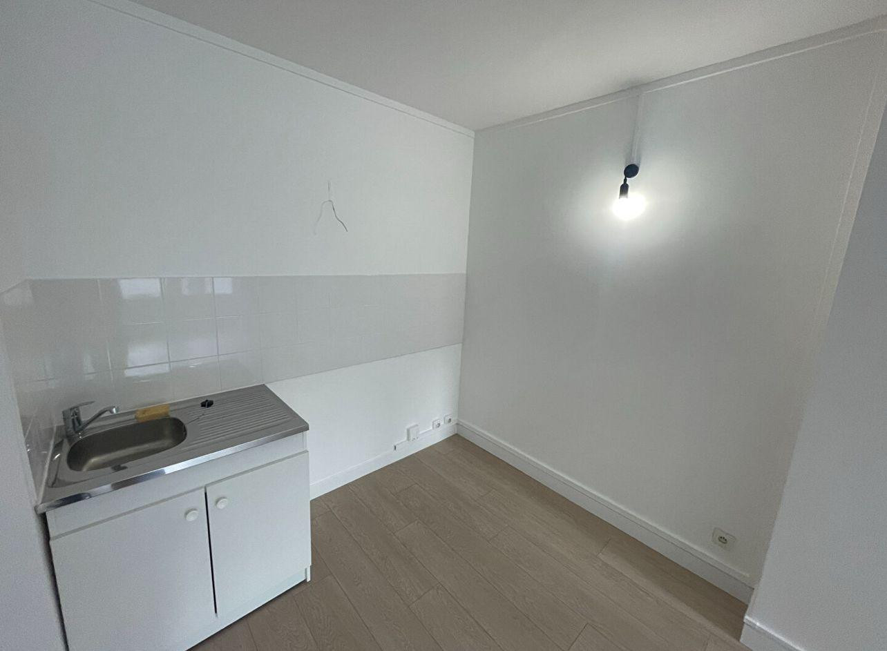 
                                                Location
                                                 Grand studio