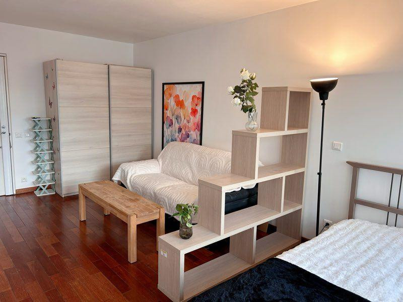 
                                                Location
                                                 Grand studio à louer à Paris