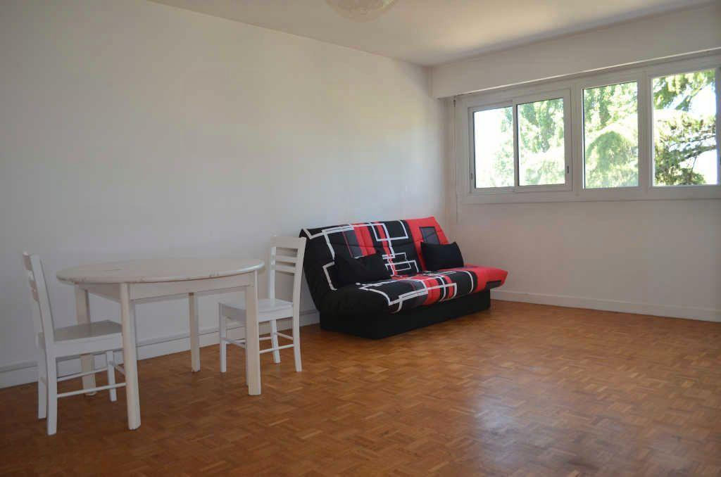 
                                                Location
                                                 Grand Studio à proximité du lycée Lakanal