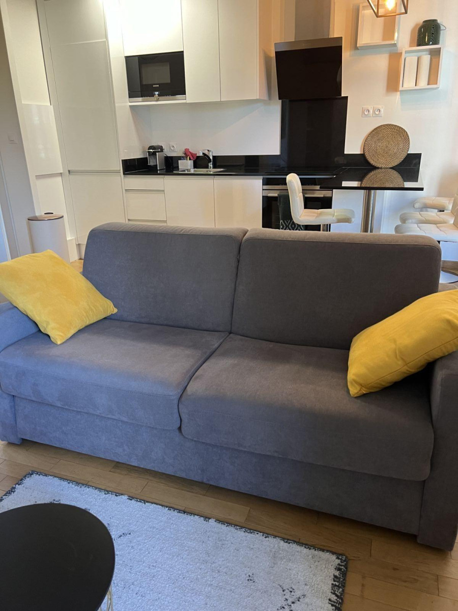 
                                                Location
                                                 Grand studio au calme