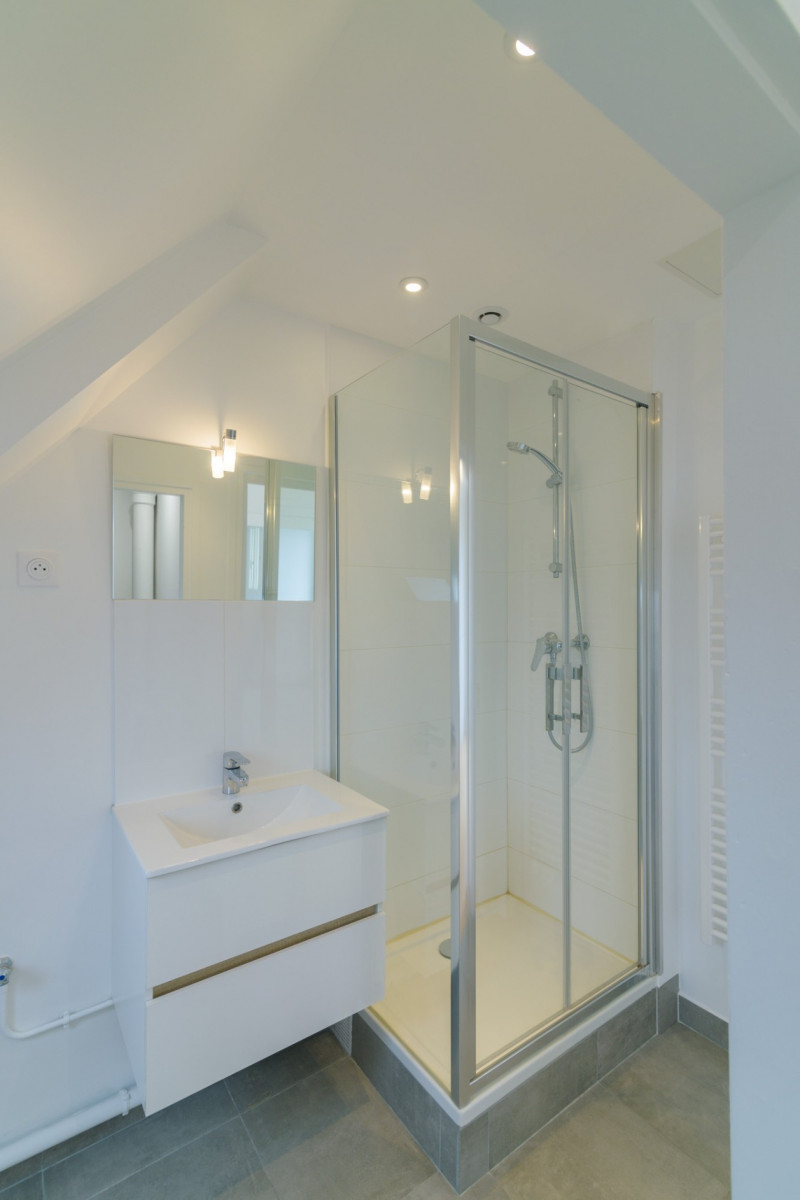 
                                                Vente
                                                 Grand studio avec balcon