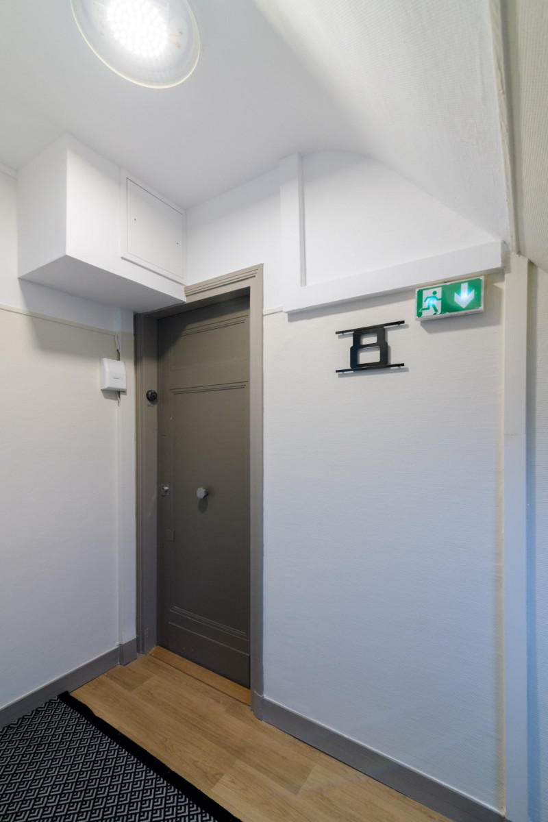 
                                                Vente
                                                 Grand studio avec balcon