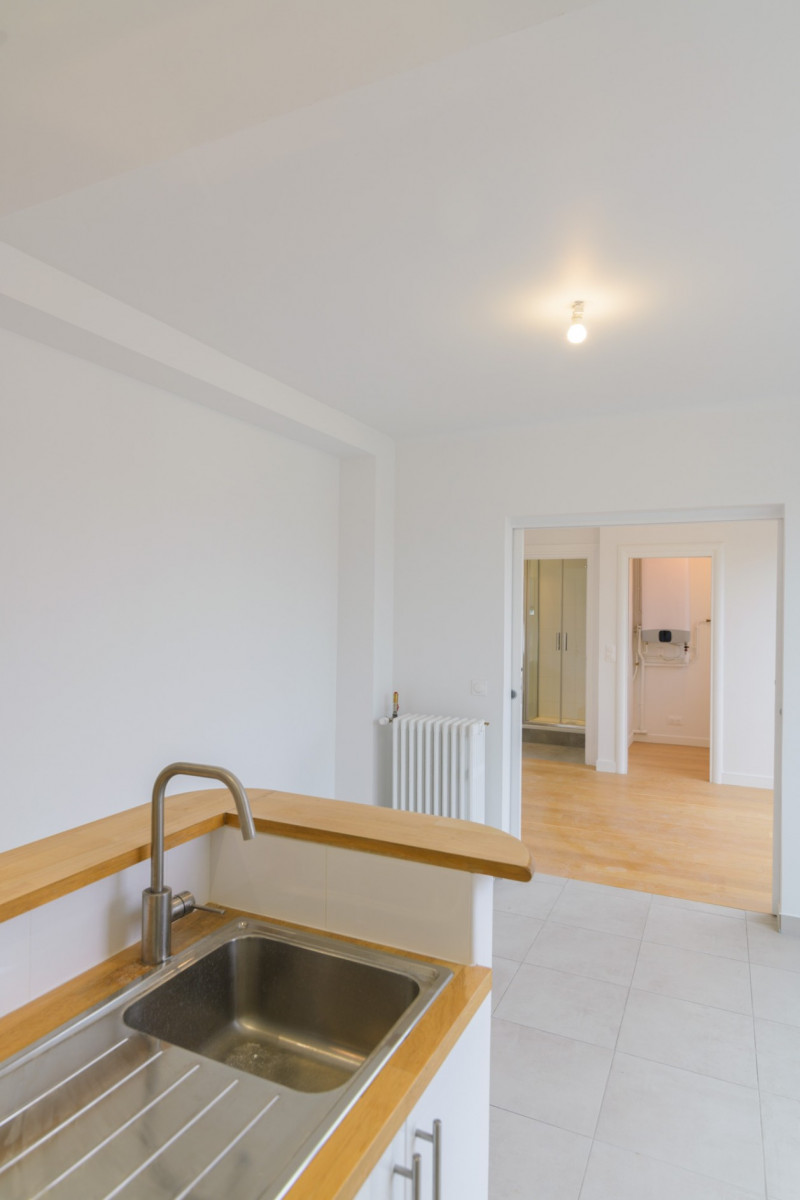 
                                                Vente
                                                 Grand studio avec balcon