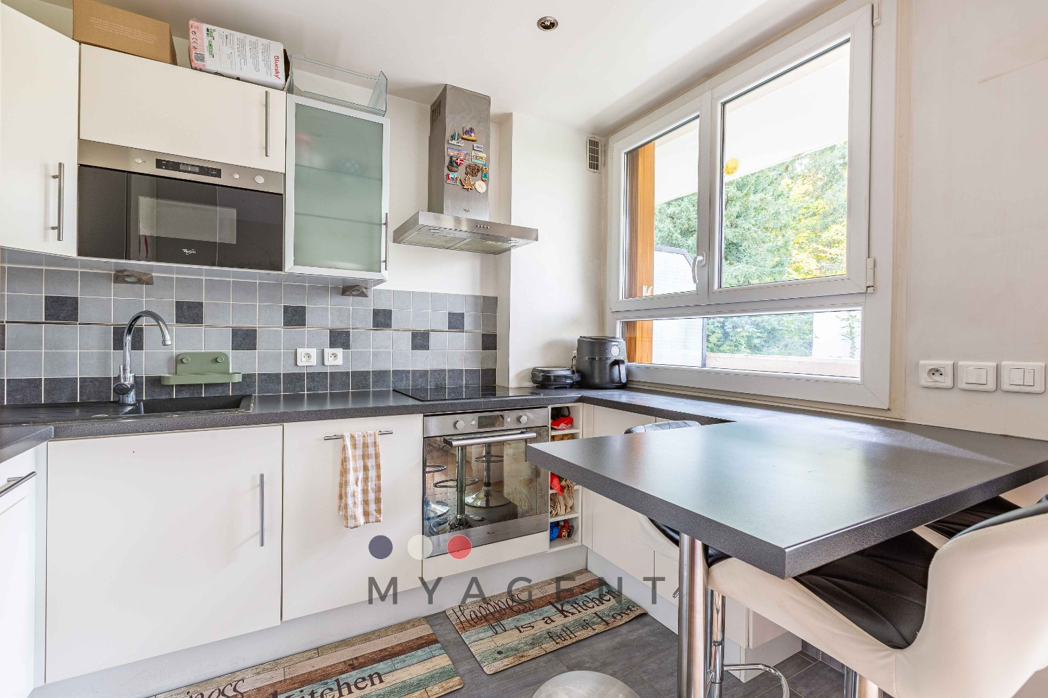 Vente
                                                 Grand studio avec balcon au calme