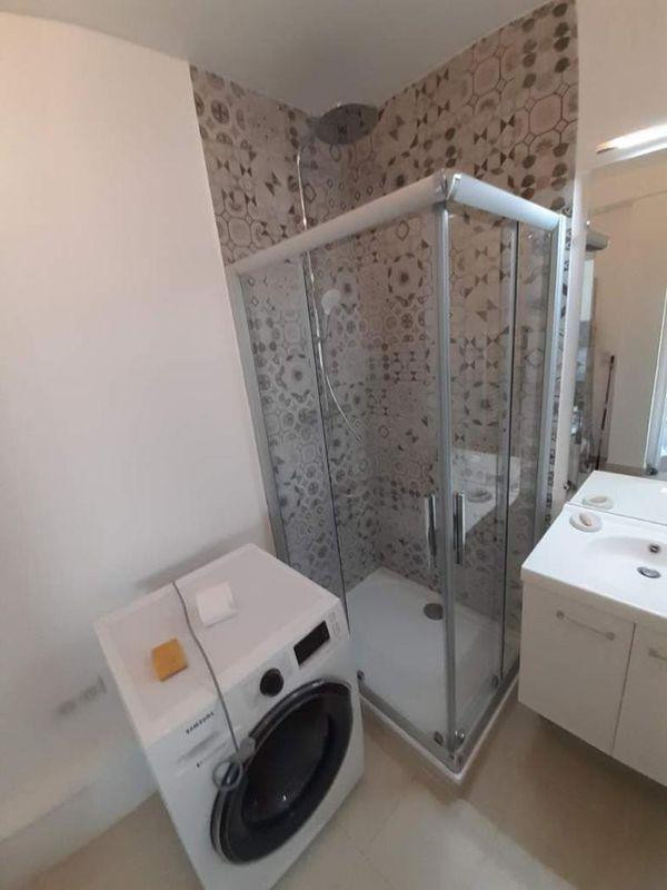 
                                                Location
                                                 Grand Studio avec balcon et cave proche Défense