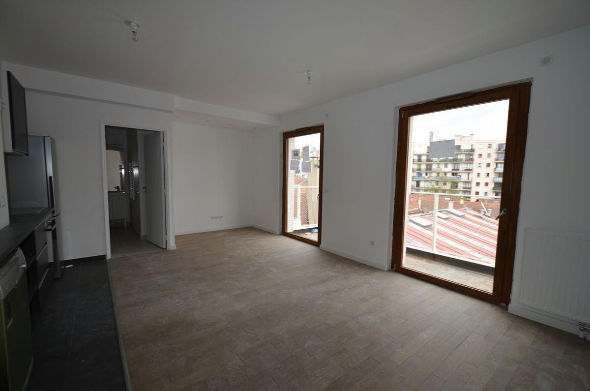 
                                                Location
                                                 Grand Studio avec balcon et cave proche Défense