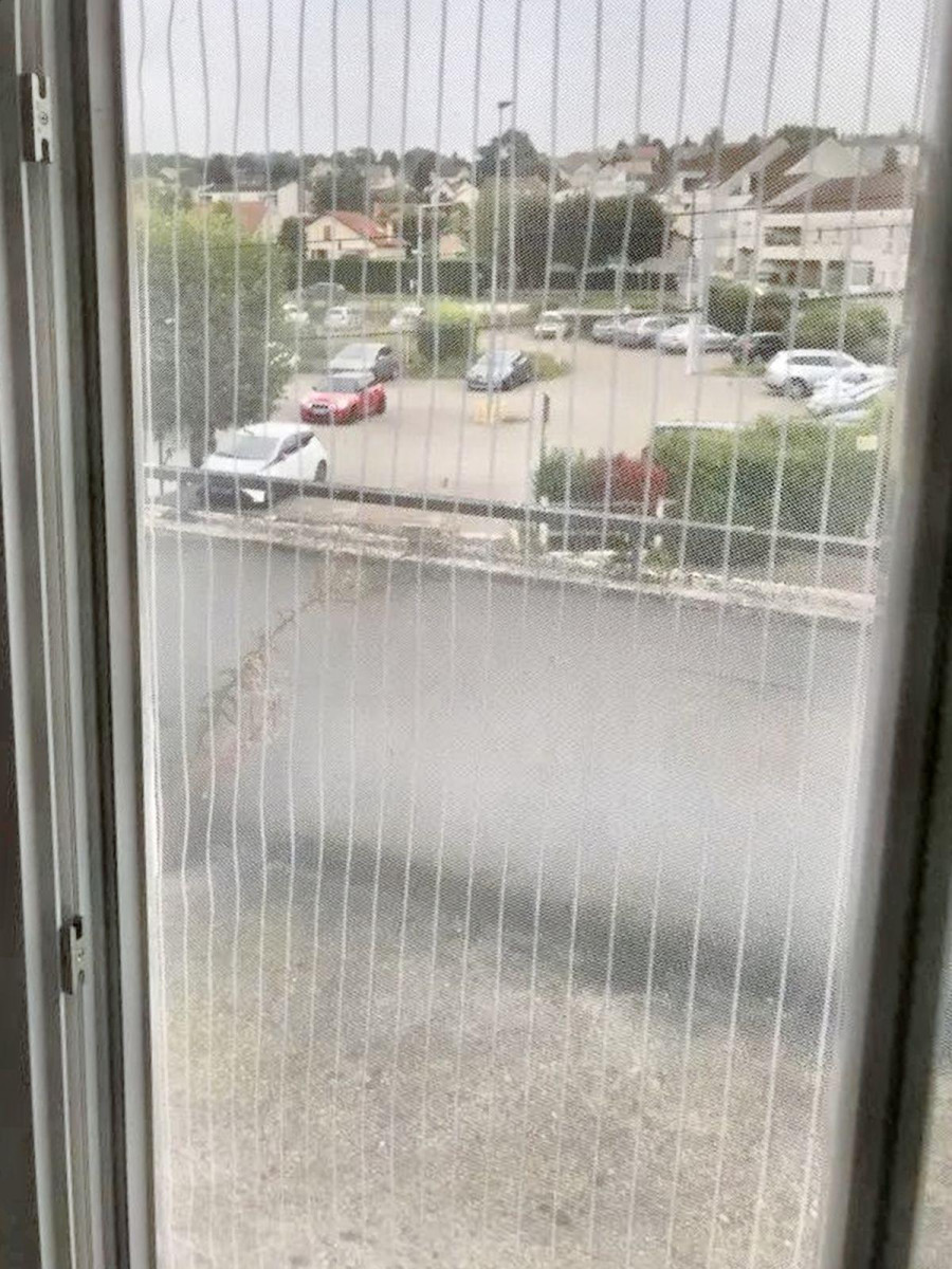 
                                                Location
                                                 Grand studio avec balcon, sans vis-à-vis