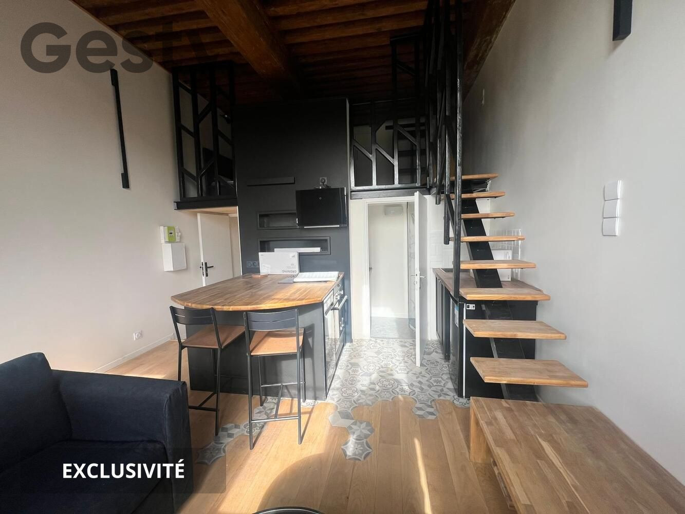 
                                                Location
                                                 Grand studio avec chambre à la Croix Rousse
