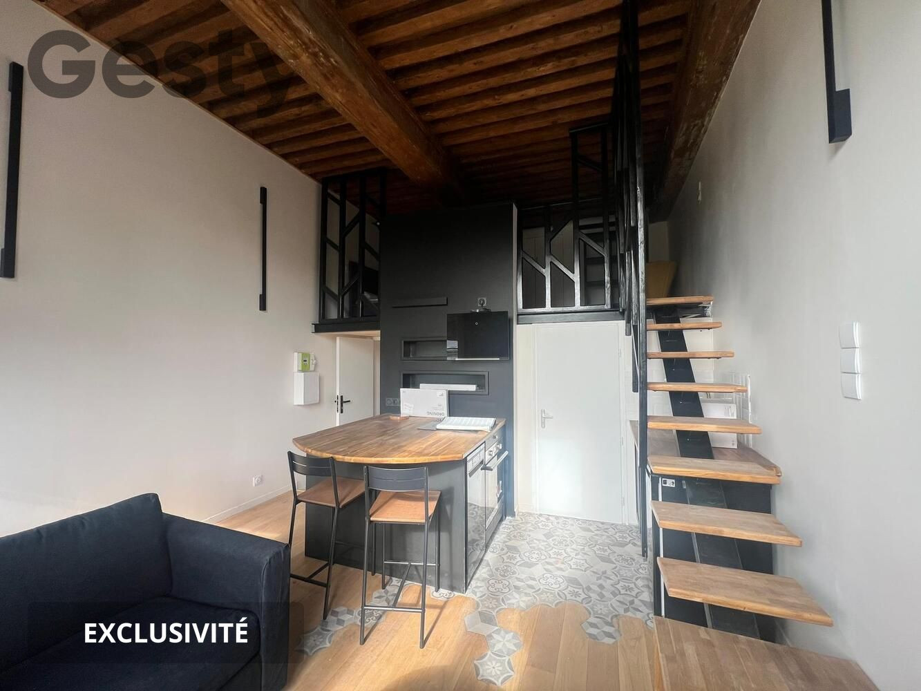 
                                                Location
                                                 Grand studio avec chambre à la Croix Rousse