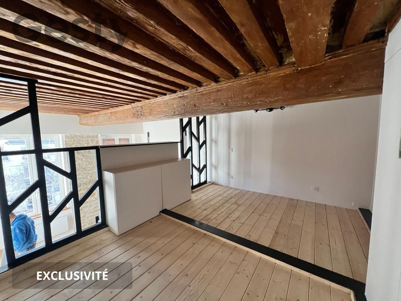 
                                                Location
                                                 Grand studio avec chambre à la Croix Rousse
