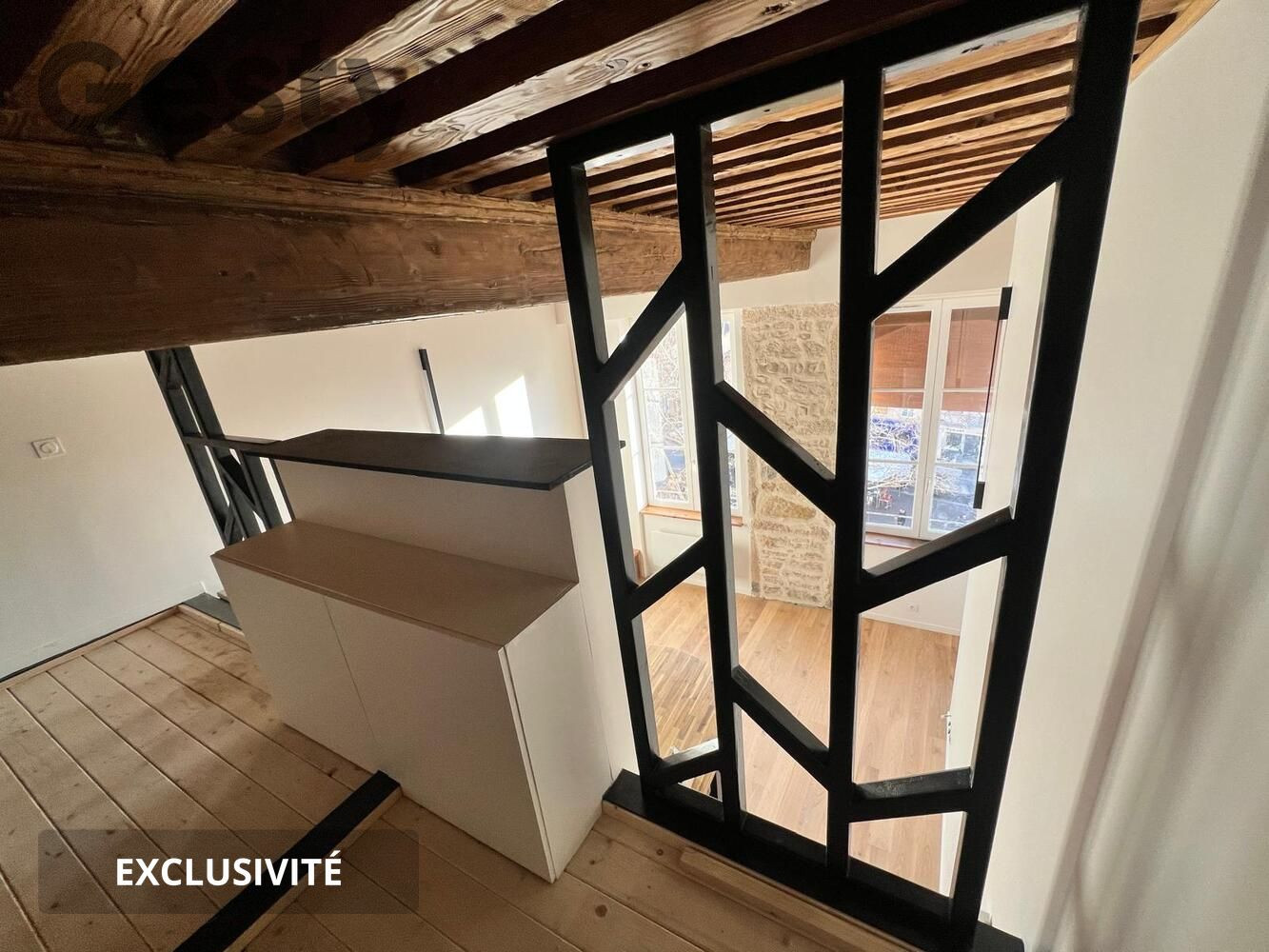 
                                                Location
                                                 Grand studio avec chambre à la Croix Rousse