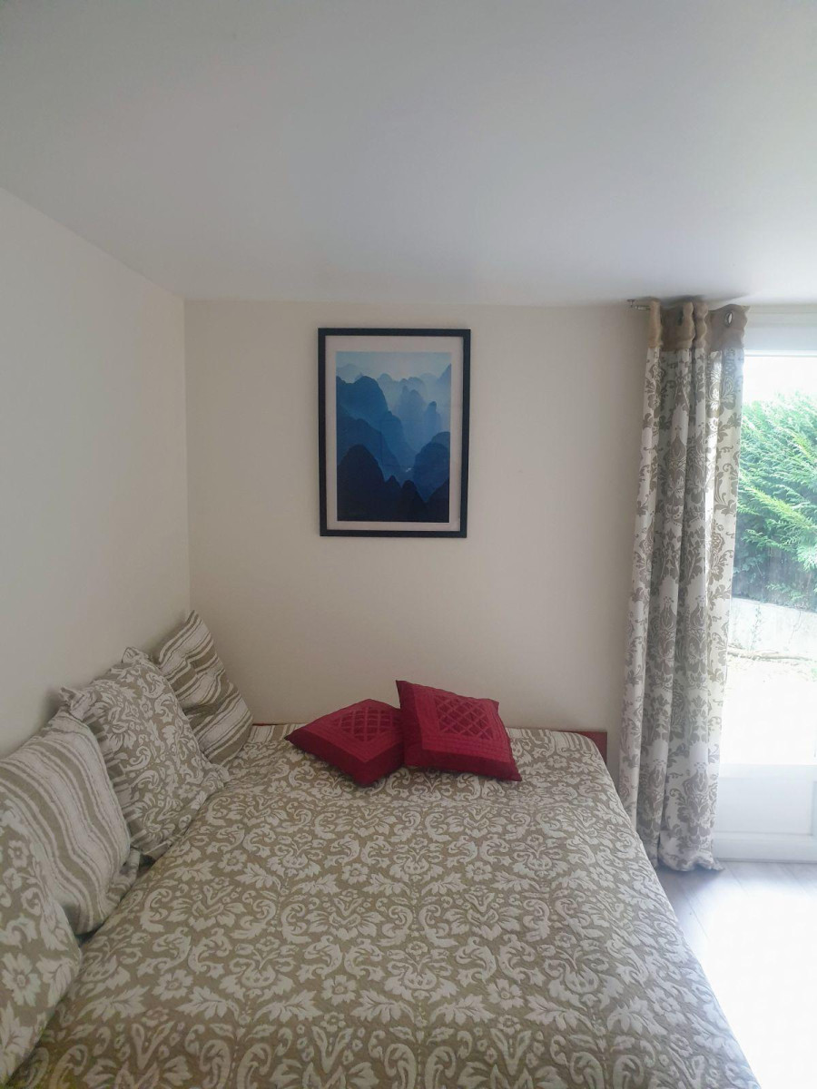 
                                                Location
                                                 Grand studio avec jardin