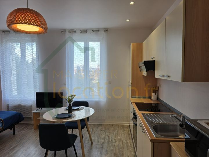 
                                                Location
                                                 Grand Studio avec mise à disposition de mobiliers