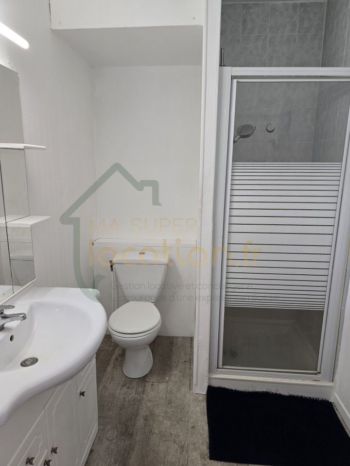 
                                                Location
                                                 Grand Studio avec mise à disposition de mobiliers