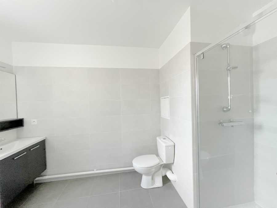 
                                                Location
                                                 Grand studio avec terrasse à Nantes