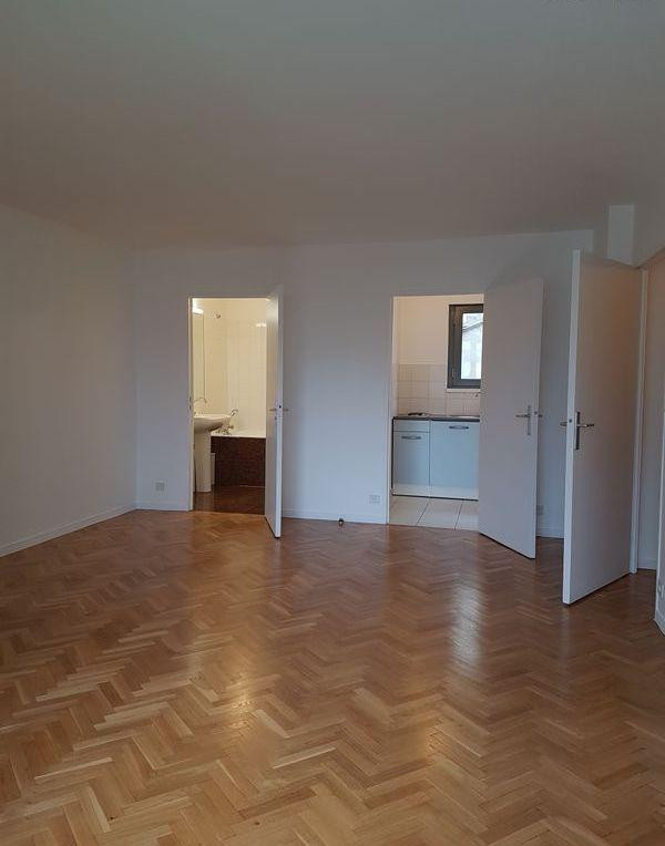 
                                                Location
                                                 Grand studio Avenue Gambetta