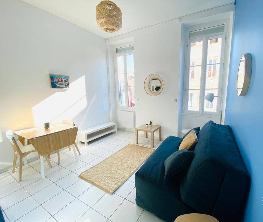 
                                                Location
                                                 Grand studio, calme et lumineux 20m² refait à neuf
