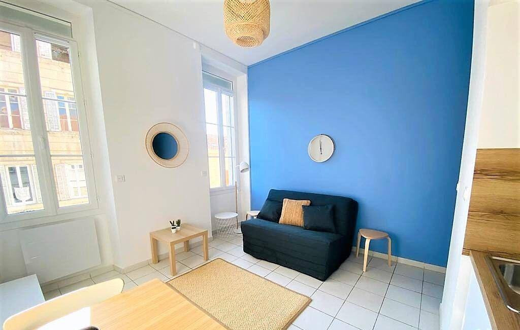 
                                                Location
                                                 Grand studio, calme et lumineux 20m² refait à neuf