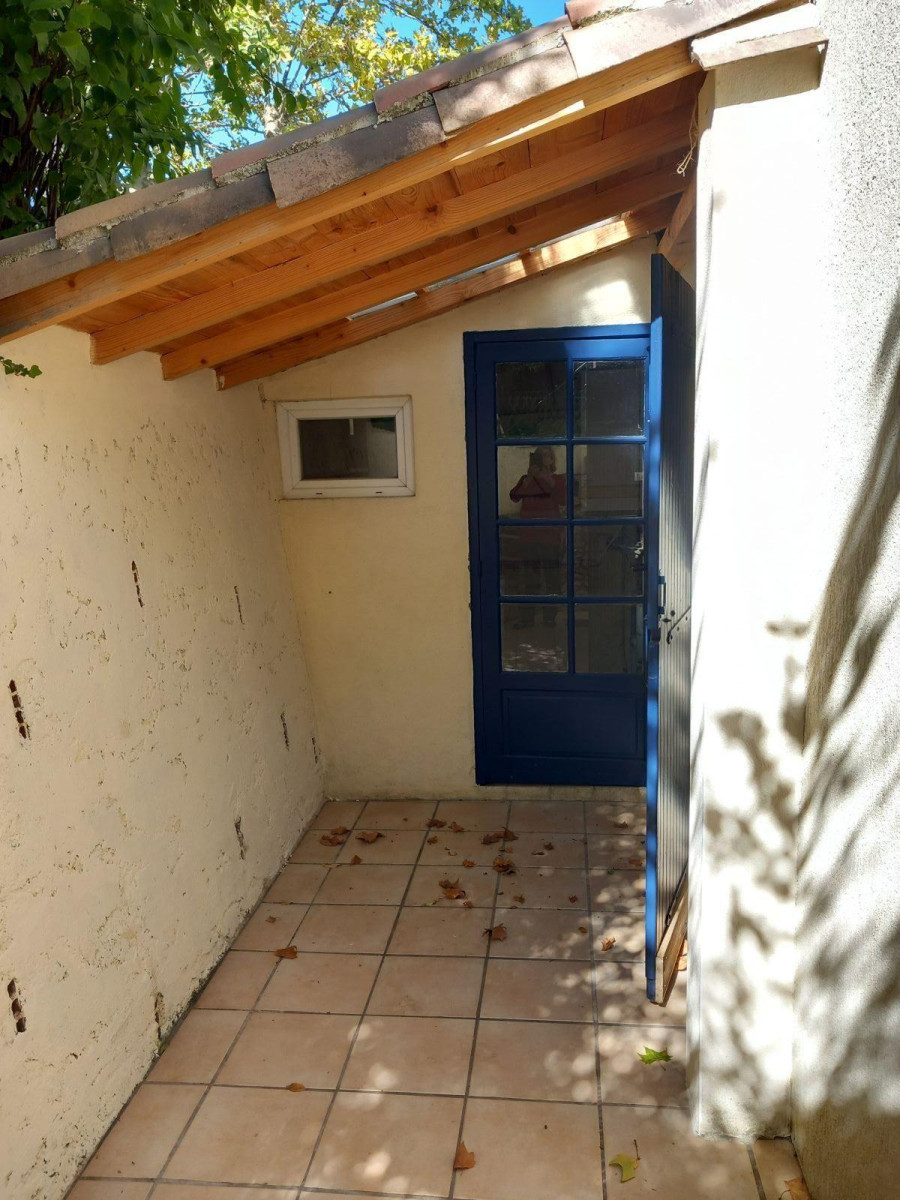 
                                                Location
                                                 Grand studio calme et lumineux