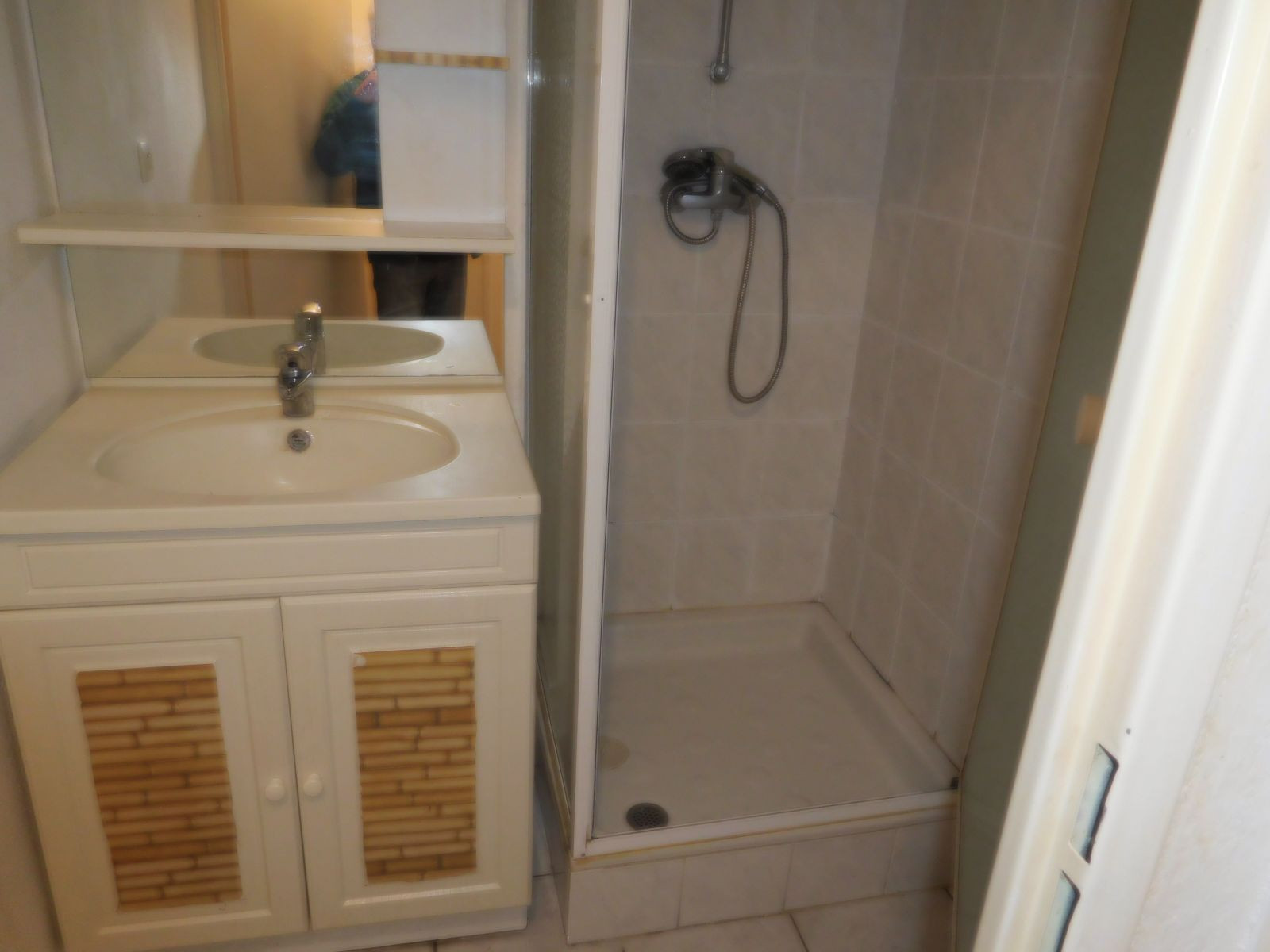 
                                                Location
                                                 Grand studio  centre ville