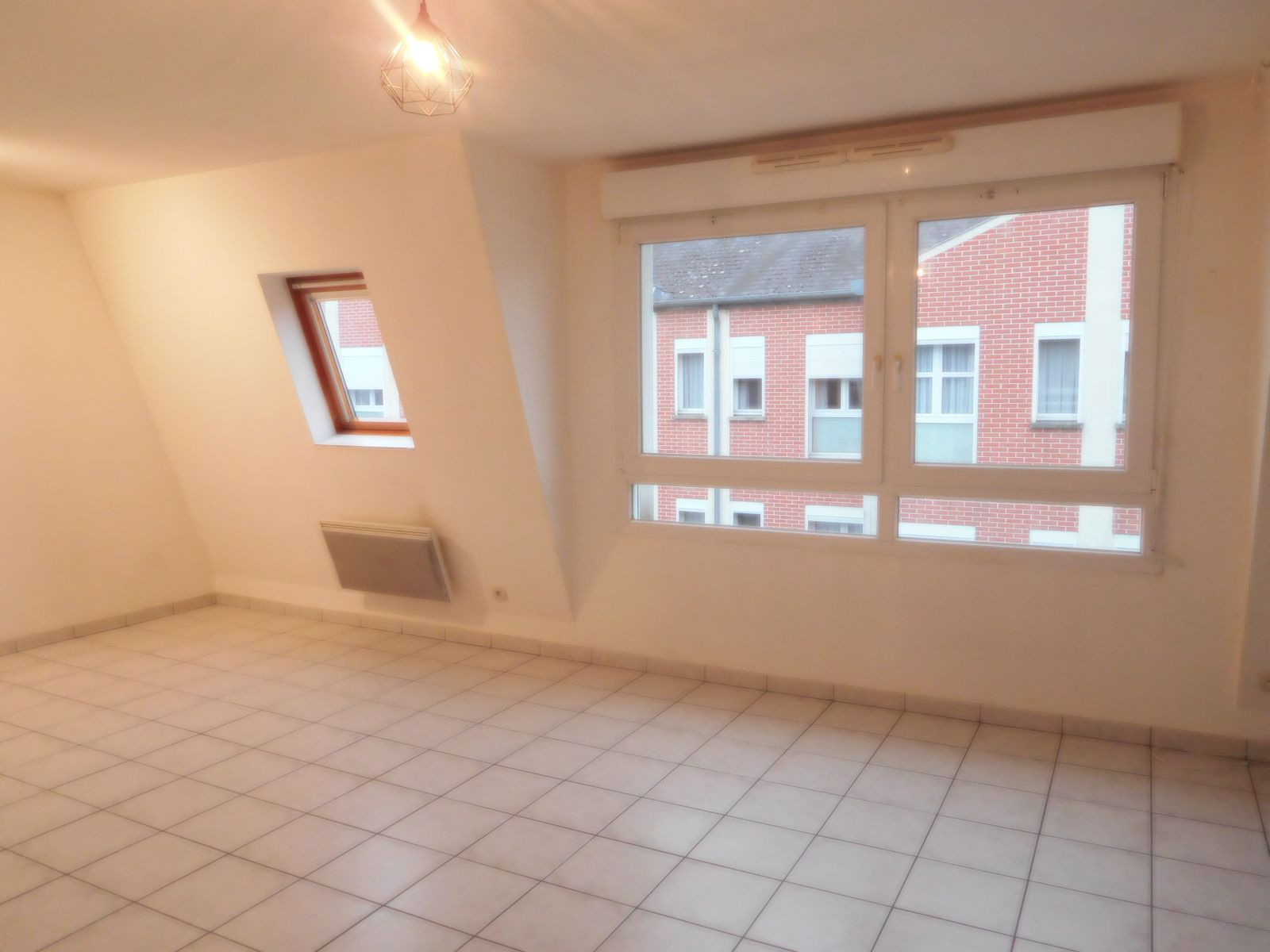
                                                Location
                                                 Grand studio  centre ville